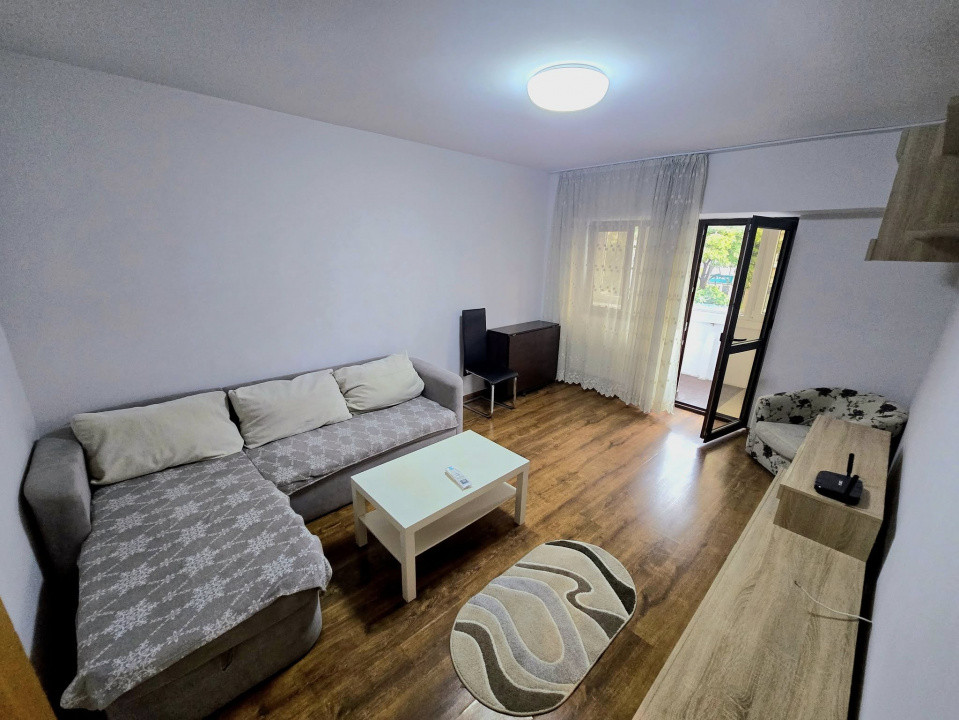 Apartament de închiriat | 3 camere | 65mp | Pacurari zona Smile Pizza