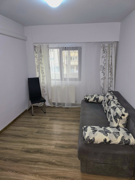 Apartament de închiriat | 3 camere | 65mp | Pacurari zona Smile Pizza