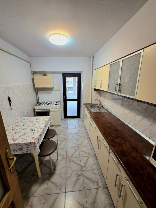 Apartament de închiriat | 3 camere | 65mp | Pacurari zona Smile Pizza