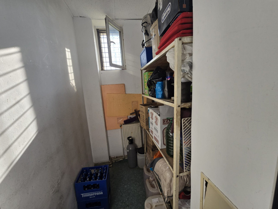 Inchiriere Spațiu Comercial Vitrat, 76 mp Dacia - Mega Image.