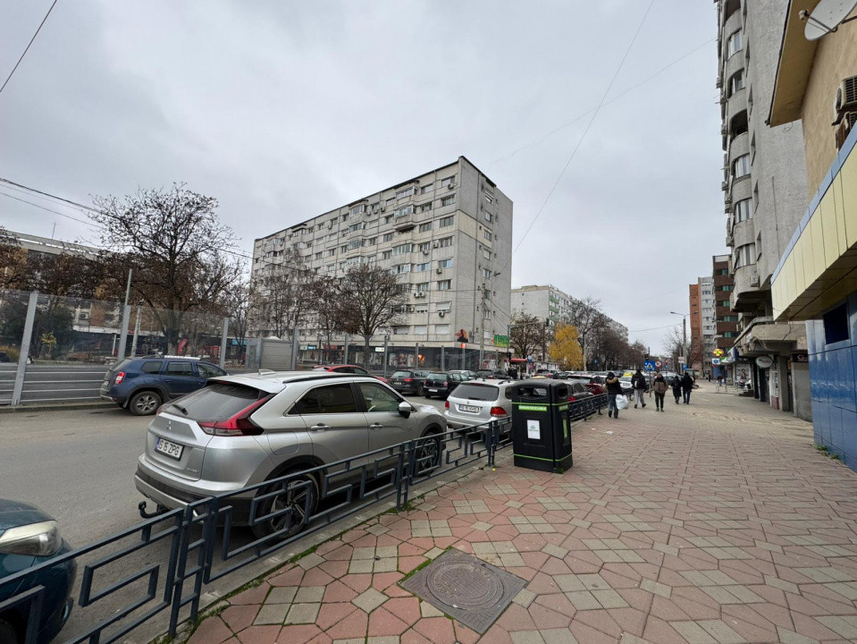 Inchiriere Spațiu Comercial Vitrat, 52 mp Podul Ros
