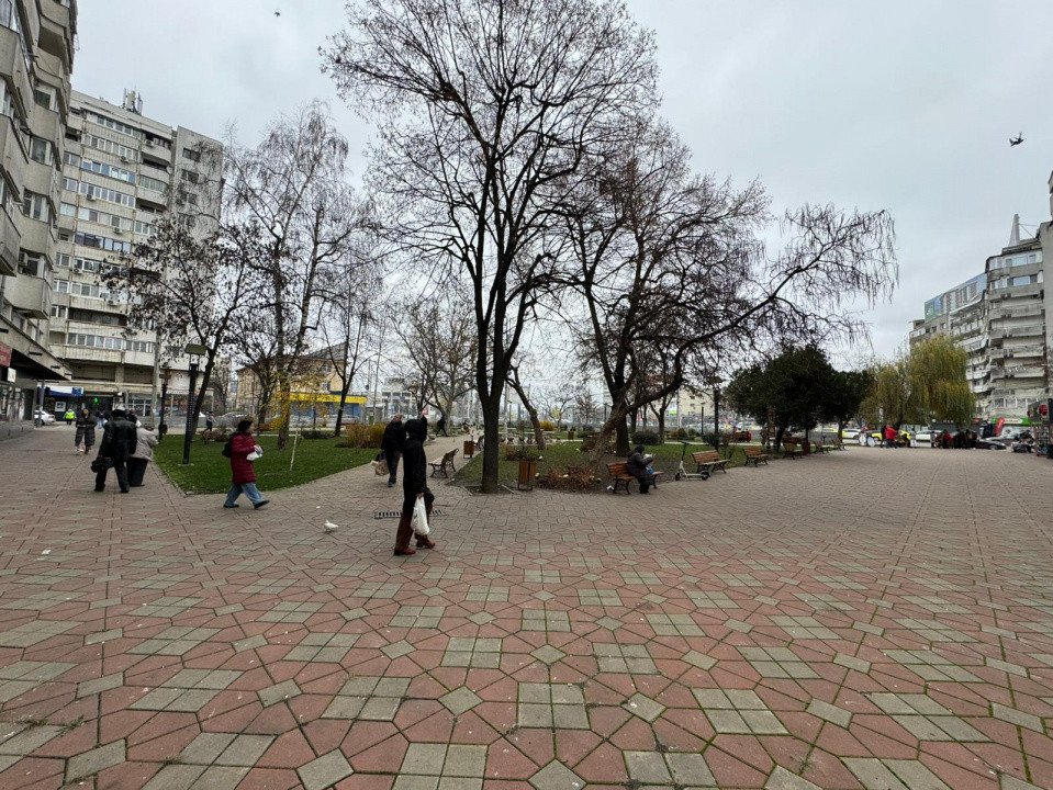 Inchiriere Spațiu Comercial Vitrat, 52 mp Podul Ros