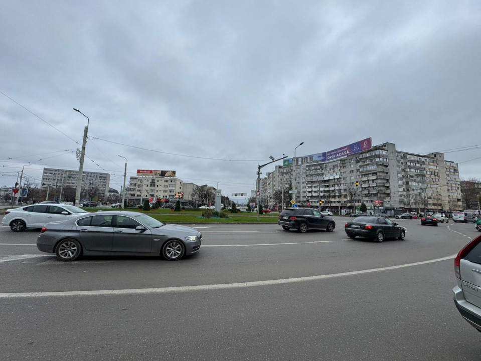 Inchiriere Spațiu Comercial Vitrat, 52 mp Podul Ros