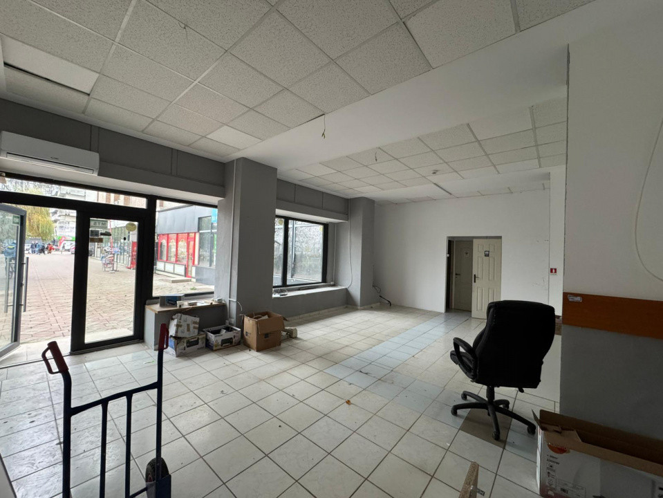 Inchiriere Spațiu Comercial Vitrat, 52 mp Podul Ros