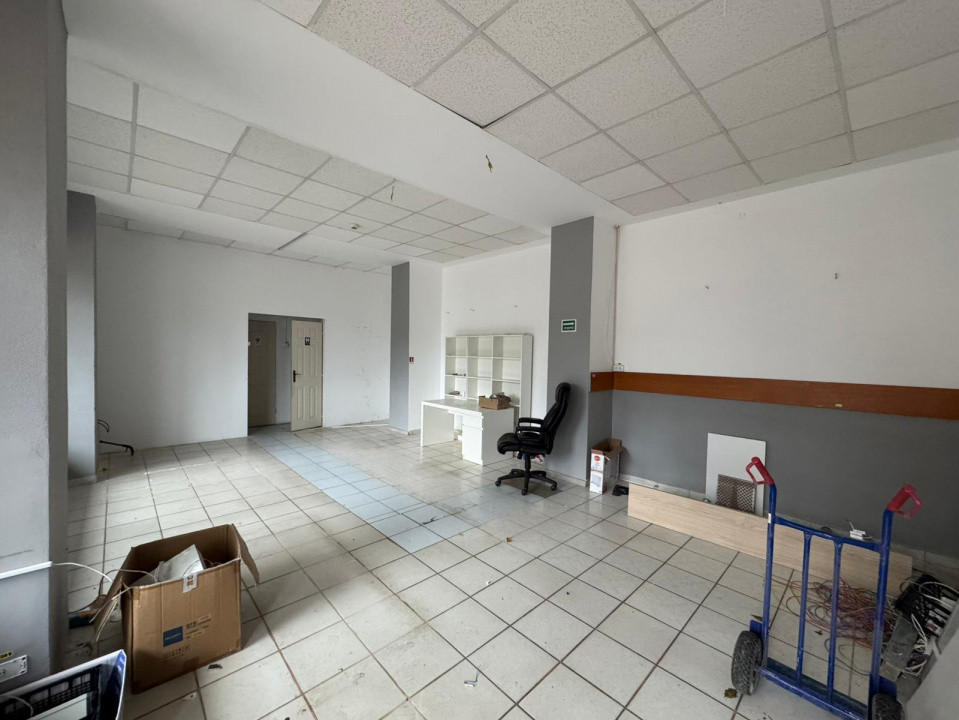 Inchiriere Spațiu Comercial Vitrat, 52 mp Podul Ros