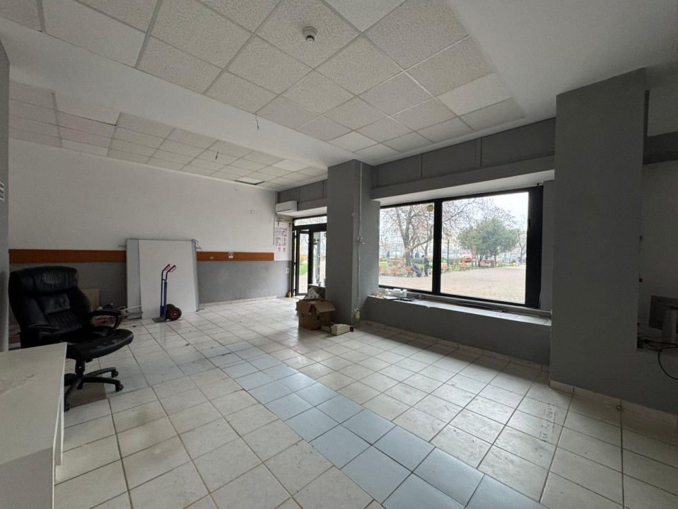 Inchiriere Spațiu Comercial Vitrat, 52 mp Podul Ros