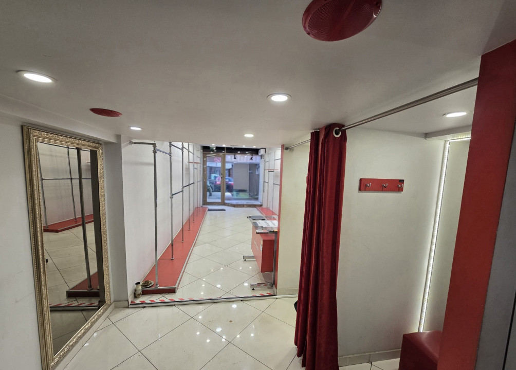 Inchiriere Spațiu Comercial Vitrat, 40 mp Piata Unirii - Cuza Voda