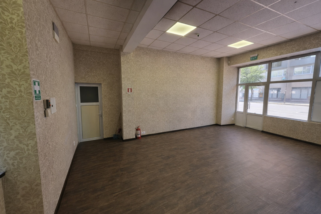 Inchiriere Spațiu Comercial Vitrat, 45 mp Baza 3 - Carrefour Felicia.