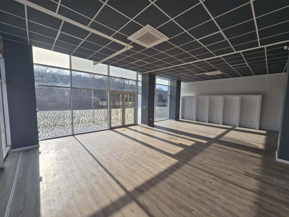 Inchiriere Spațiu Comercial Vitrat, 100mp - Bucium