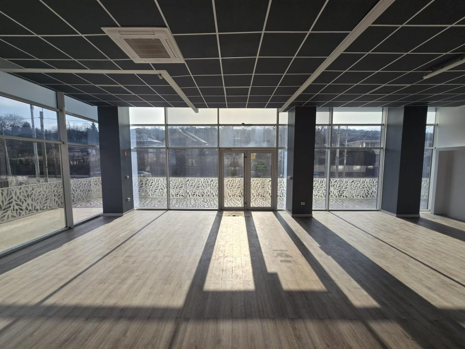 Inchiriere Spațiu Comercial Vitrat, 100mp - Bucium