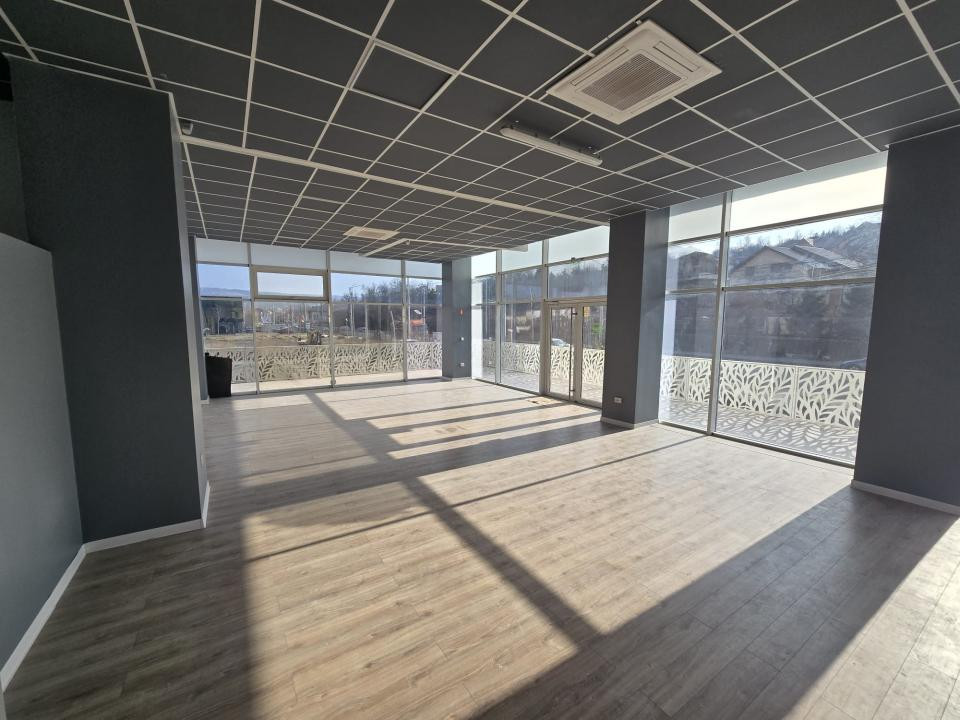 Inchiriere Spațiu Comercial Vitrat, 100mp - Bucium