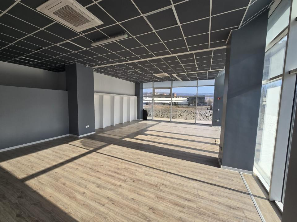 Inchiriere Spațiu Comercial Vitrat, 100mp - Bucium