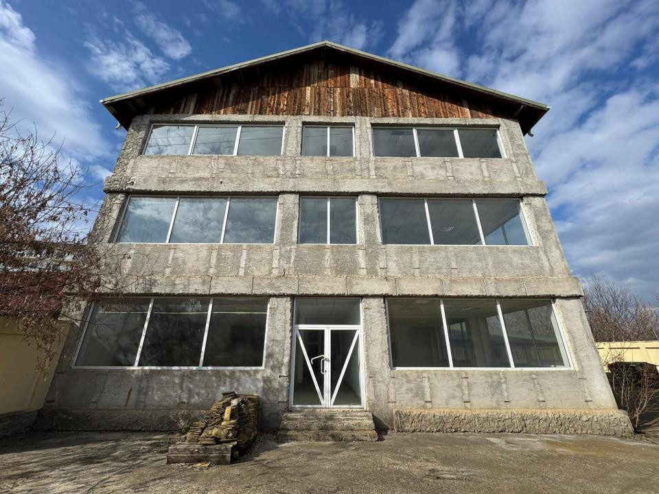 Inchiriere Cladire Medicala/Birouri/Spatii comerciale- 1100mp Bucium