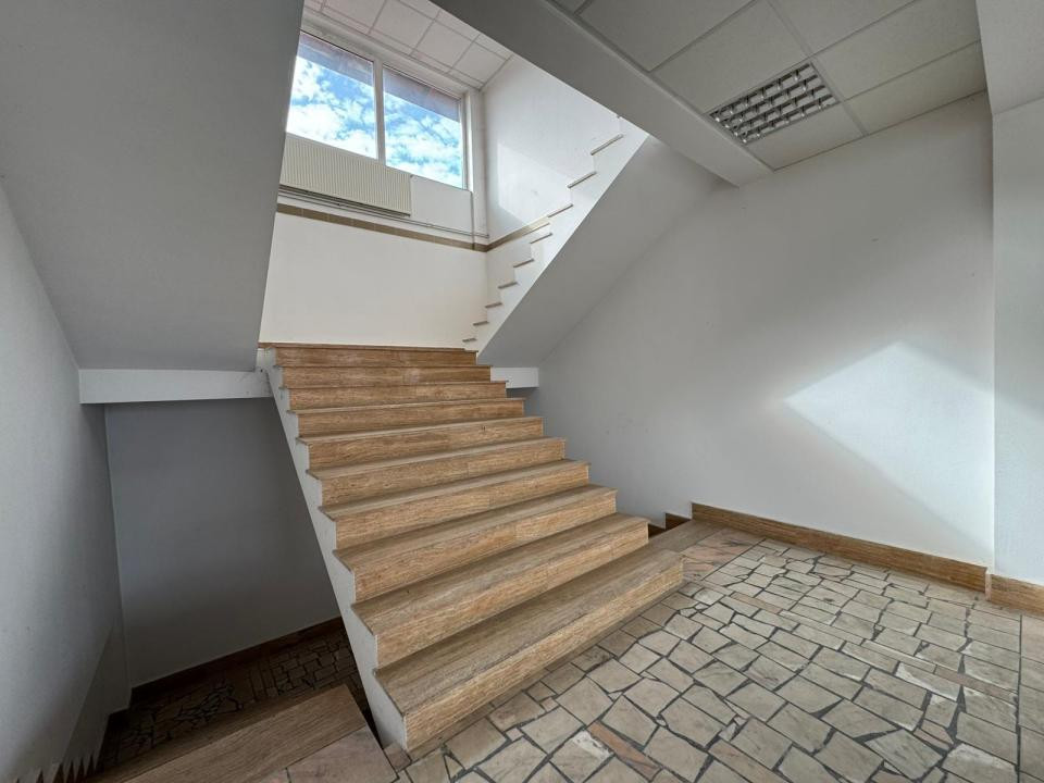 Inchiriere Cladire Medicala/Birouri/Spatii comerciale- 1100mp Bucium