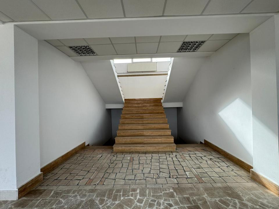 Inchiriere Cladire Medicala/Birouri/Spatii comerciale- 1100mp Bucium