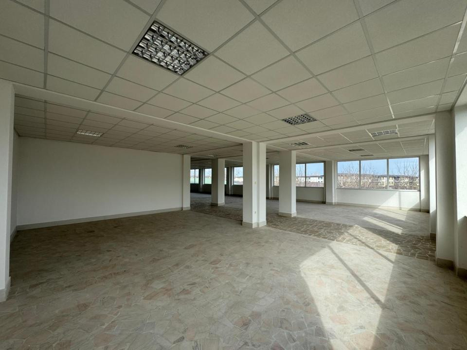 Inchiriere Cladire Medicala/Birouri/Spatii comerciale- 1100mp Bucium