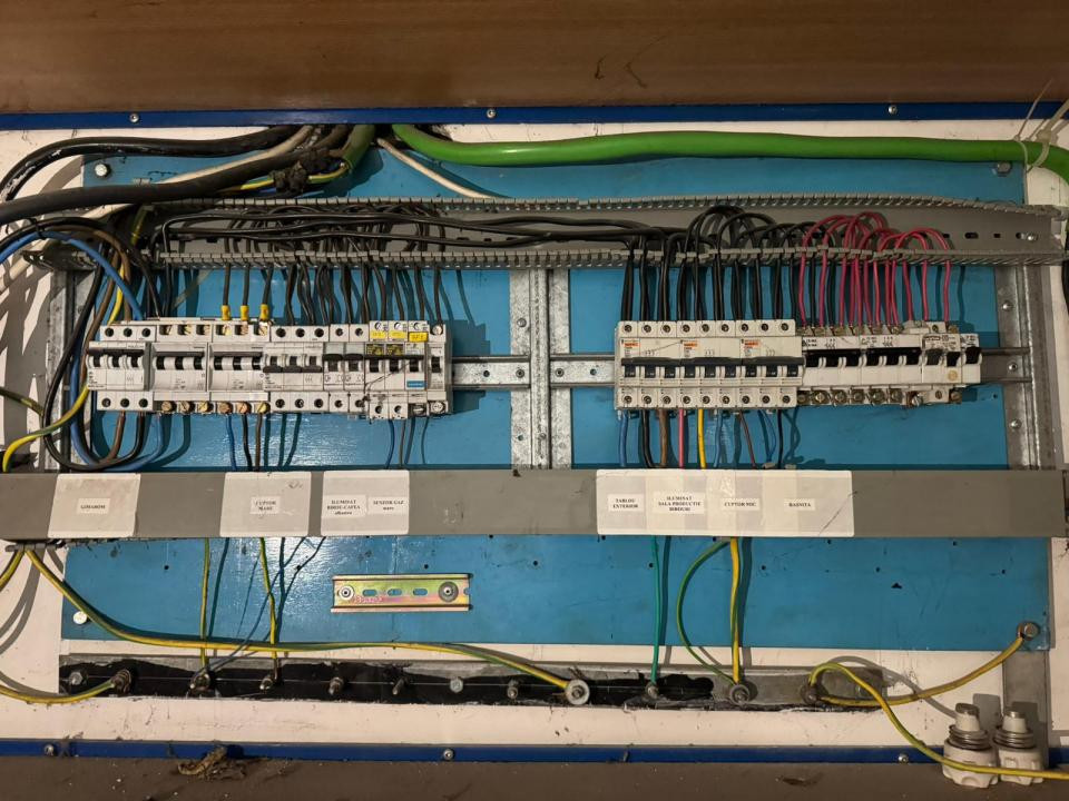 Inchiriere Cladire Medicala/Birouri/Spatii comerciale- 1100mp Bucium