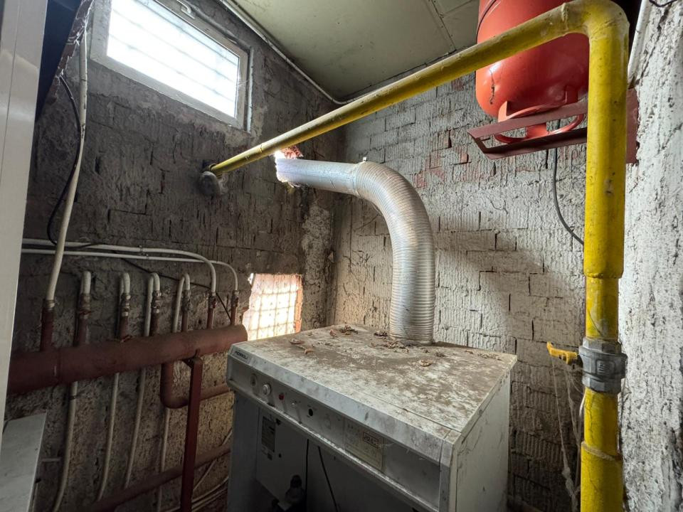 Inchiriere Cladire Medicala/Birouri/Spatii comerciale- 1100mp Bucium