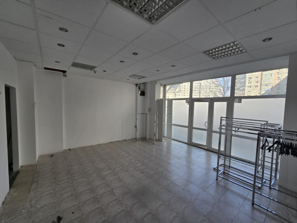 Inchiriere Spațiu Comercial Vitrat, 140 mp Dacia - Statia Bicaz