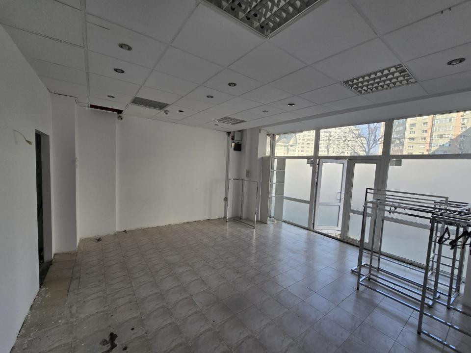Inchiriere Spațiu Comercial Vitrat, 140 mp Dacia - Statia Bicaz