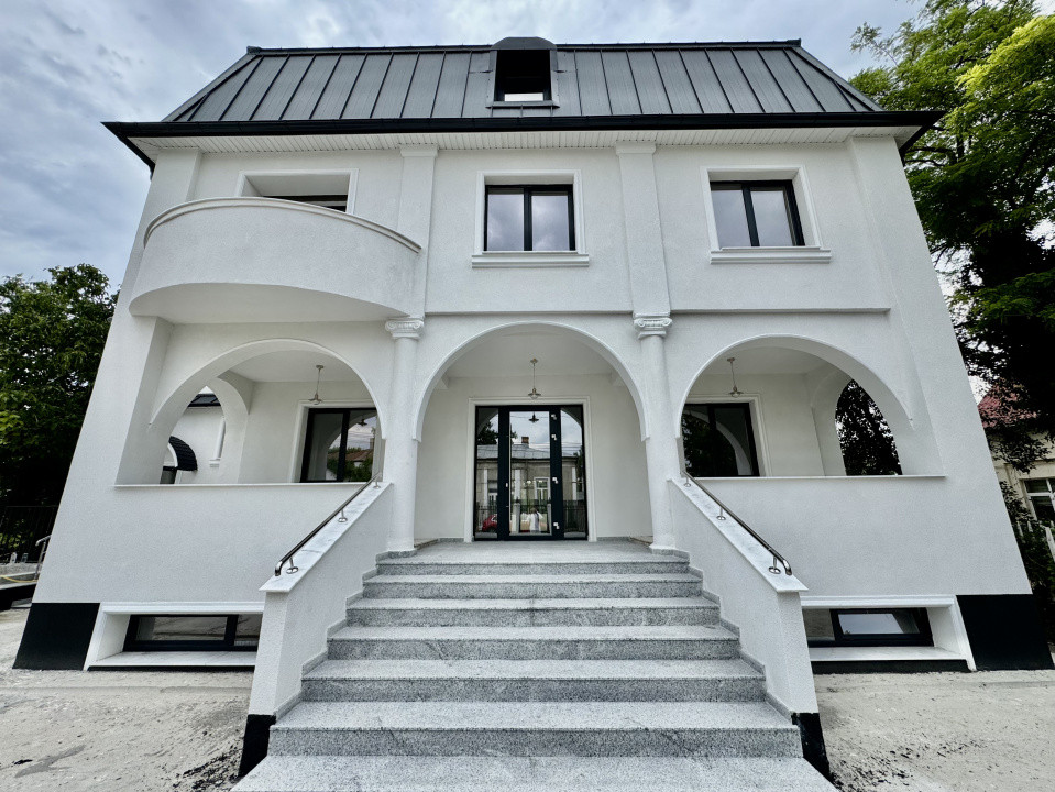 Vânzare Vilă Unicat în Copou- 1000 mp utili + 2300 teren, 15 parcări.