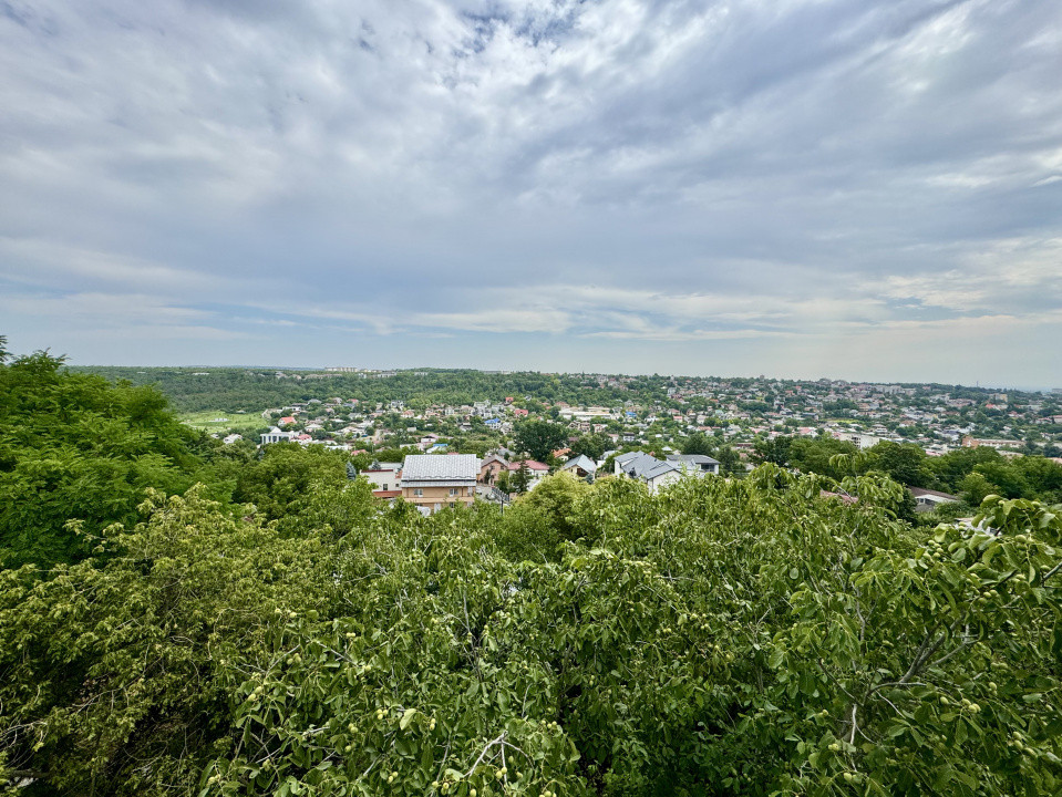 Vânzare Vilă Unicat în Copou- 1000 mp utili + 2300 teren, 15 parcări.