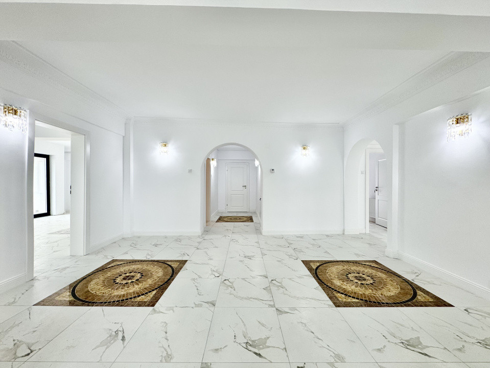 Vânzare Vilă Unicat în Copou- 1000 mp utili + 2300 teren, 15 parcări.