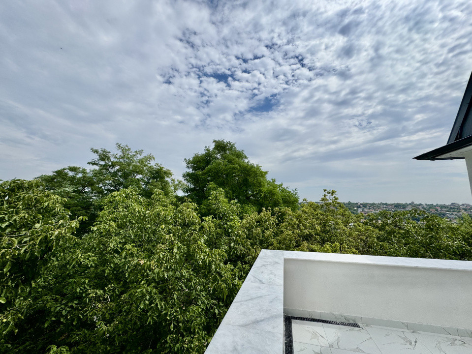 Vânzare Vilă Unicat în Copou- 1000 mp utili + 2300 teren, 15 parcări.