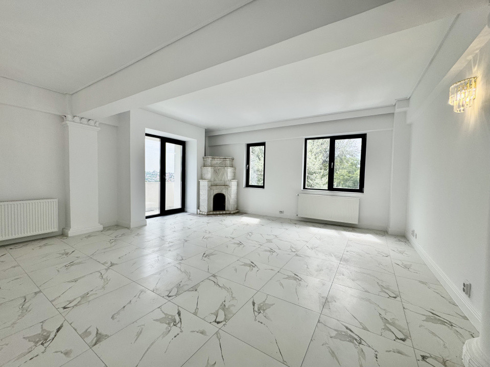 Vânzare Vilă Unicat în Copou- 1000 mp utili + 2300 teren, 15 parcări.