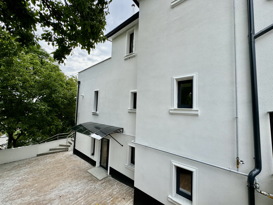 Vânzare Vilă Unicat în Copou- 1000 mp utili + 2300 teren, 15 parcări.