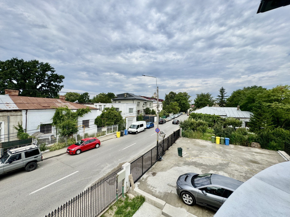 Vânzare Vilă Unicat în Copou- 1000 mp utili + 2300 teren, 15 parcări.