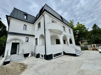 Vânzare Vilă Unicat în Copou- 1000 mp utili + 2300 teren, 15 parcări.