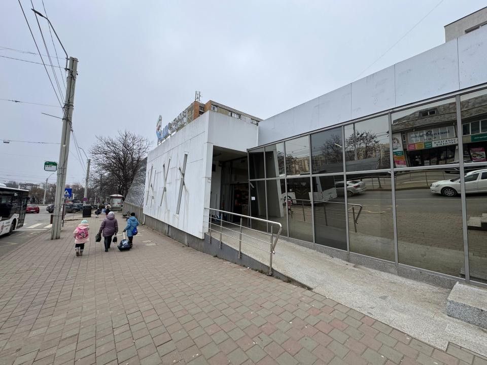 Inchiriere Spațiu Comercial Vitrat, 900 mp Tatarasi - Flux