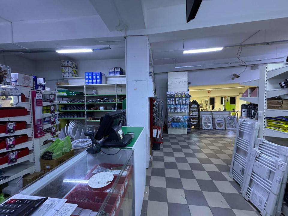 Inchiriere Spațiu Comercial Vitrat, 900 mp Tatarasi - Flux