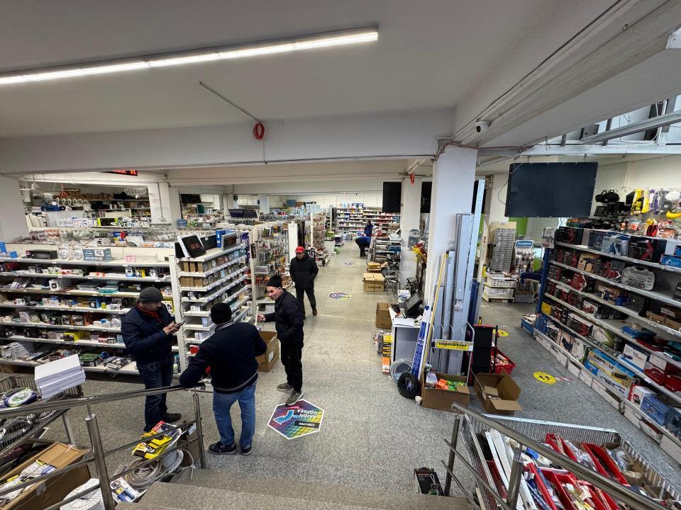 Inchiriere Spațiu Comercial Vitrat, 900 mp Tatarasi - Flux