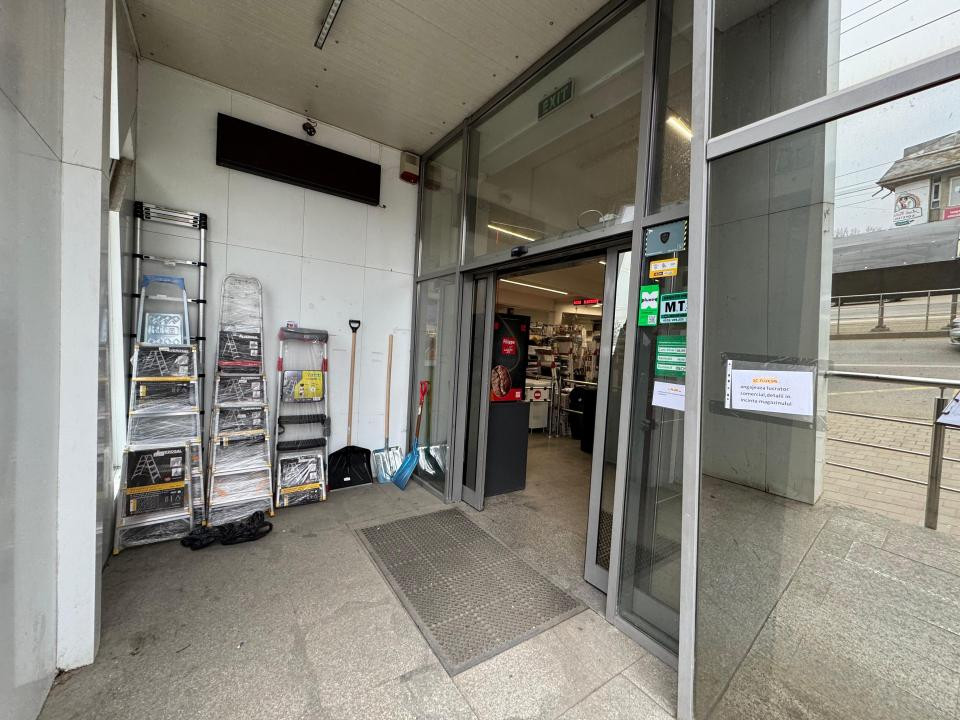 Inchiriere Spațiu Comercial Vitrat, 900 mp Tatarasi - Flux