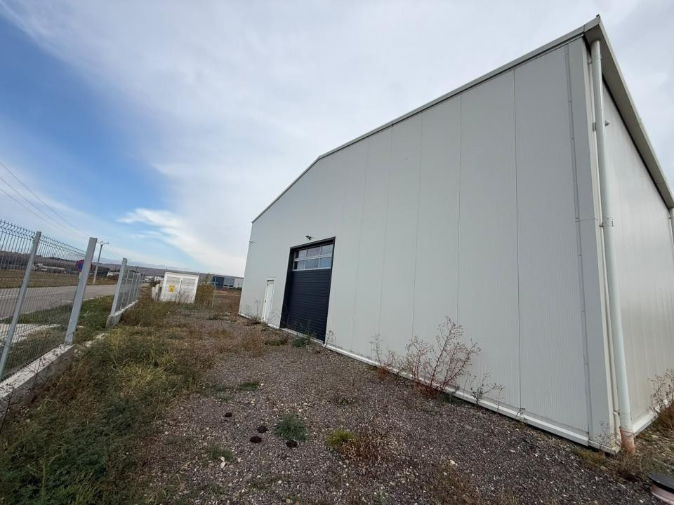 HALĂ DE ÎNCHIRIAT ÎN MIROSLAVA, IAȘI – 600 MP HALĂ ȘI 2.000 MP TEREN