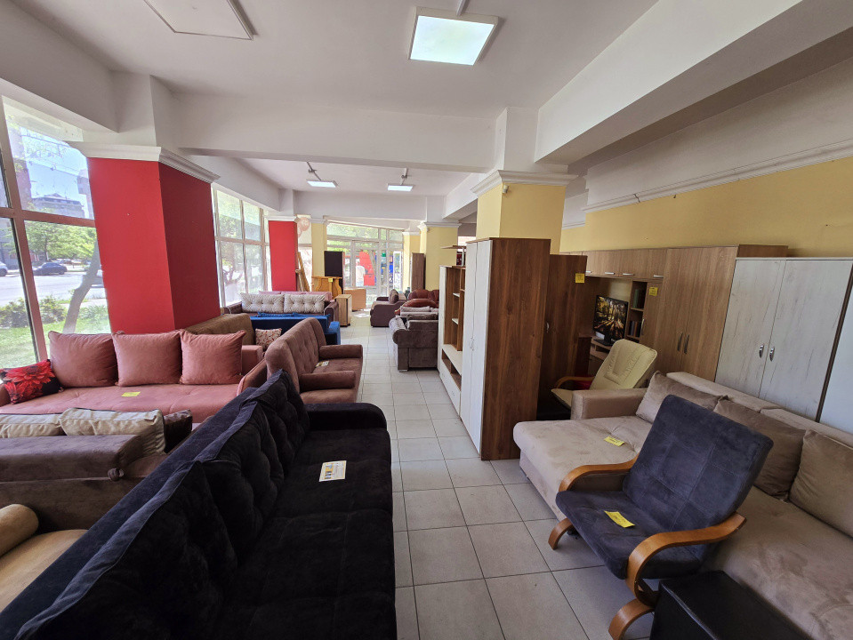 Inchiriere Spațiu Comercial Vitrat, 200 mp Pacurari - Mega Image.