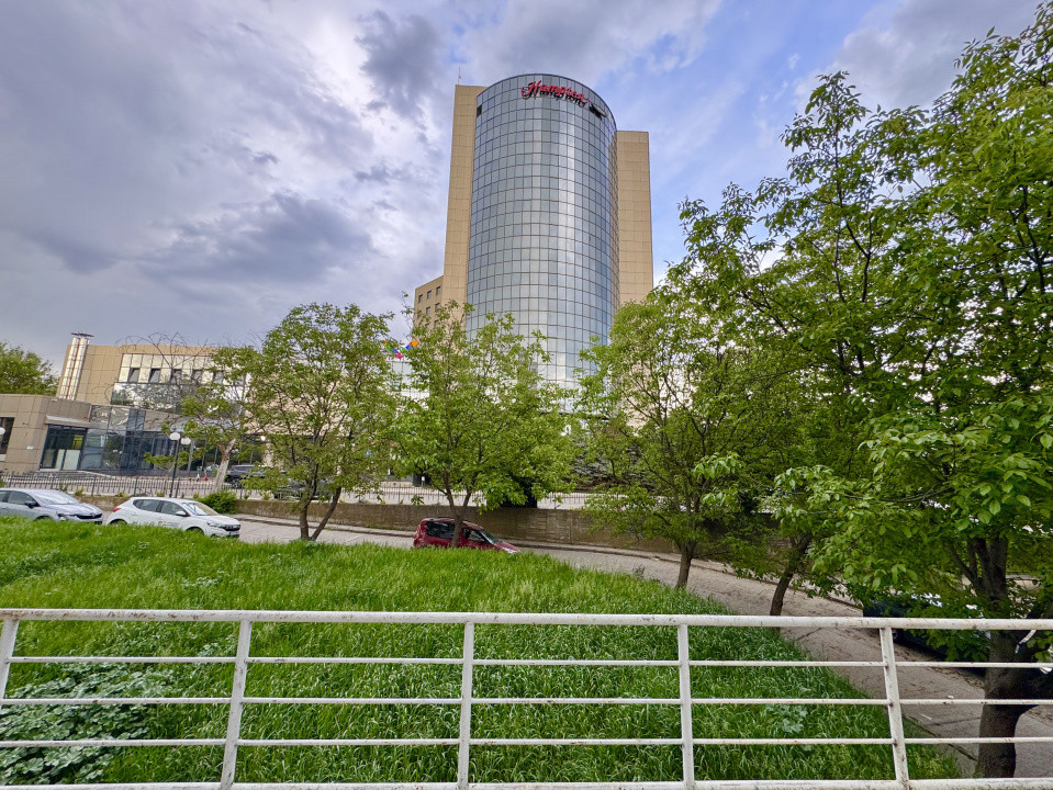 Închiriere Spațiu Comercial- fostul OTP A. Panu, 270 mp. Vitrină 10 ml