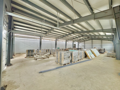 Vânzare Hală 600 mp + Teren 1150 mp- Tomești- Depozitul Fiterman Farma
