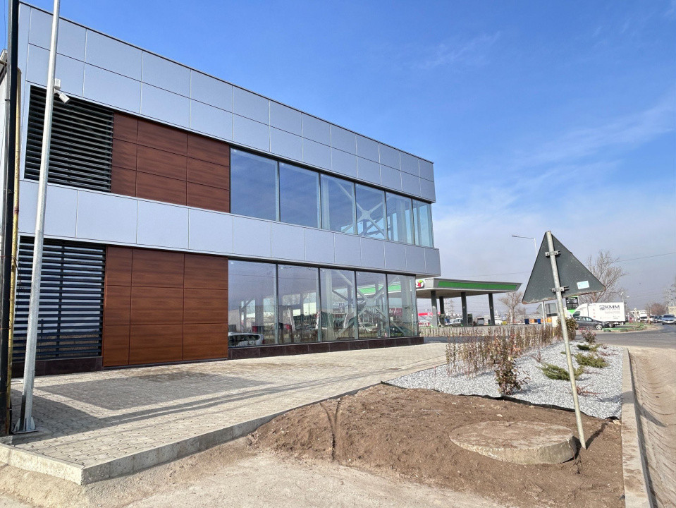 Spatiu Comercial - Showroom - Parter 298m2 - Zona Industriala Iasi