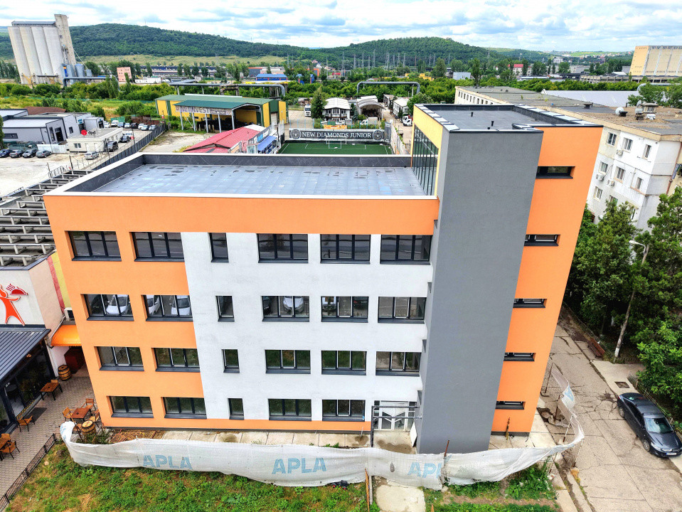 Inchiriere Cladire Medicala/Birouri/Spatii comerciale- 1000mp Tatarasi