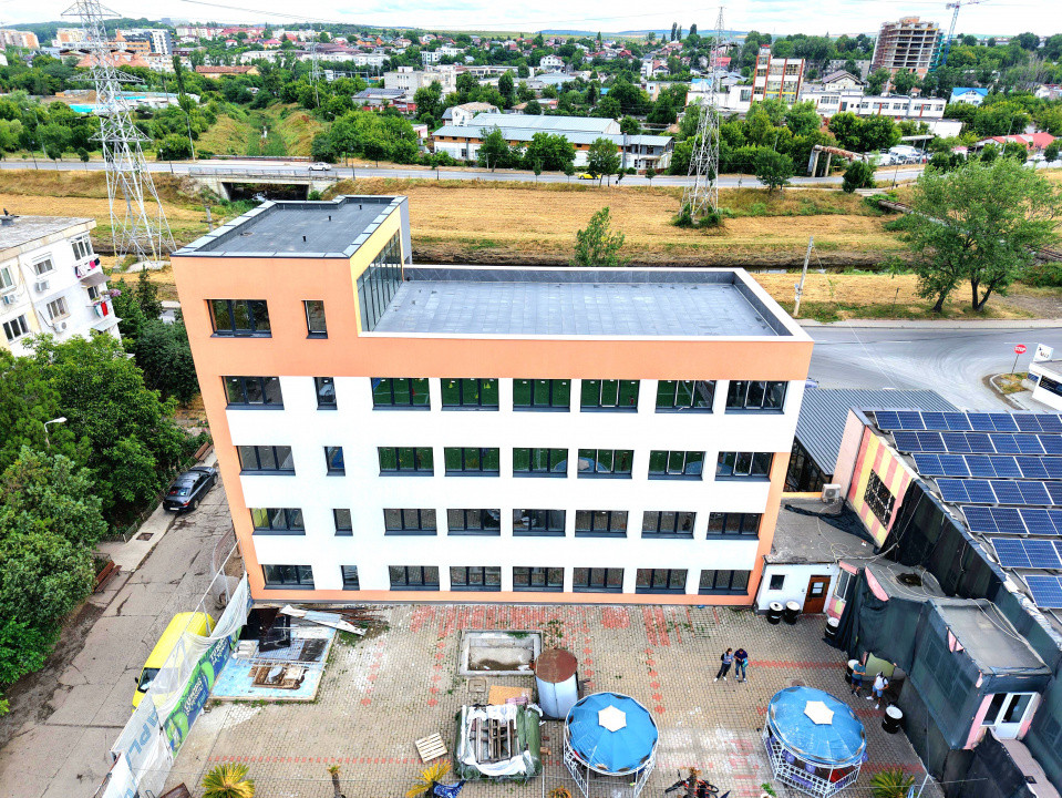 Inchiriere Cladire Medicala/Birouri/Spatii comerciale- 1000mp Tatarasi