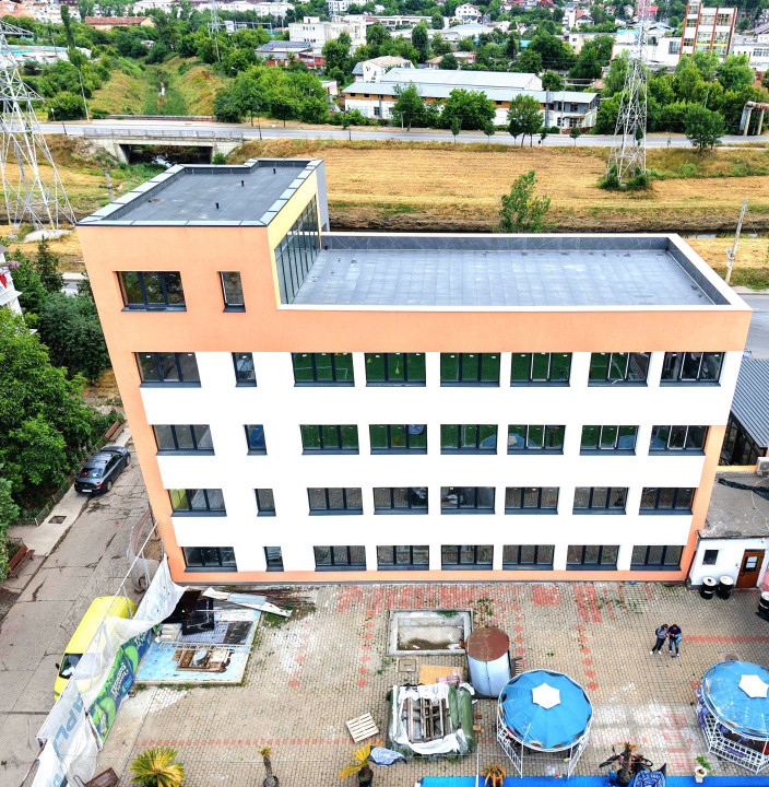 Inchiriere Cladire Medicala/Birouri/Spatii comerciale- 1000mp Tatarasi
